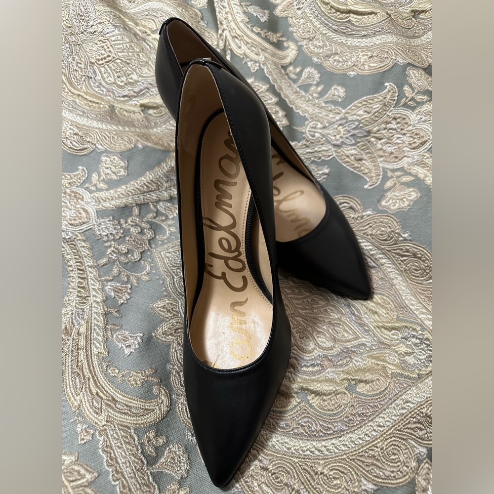 New never been worn Sam Edelman heels. No shoebox.